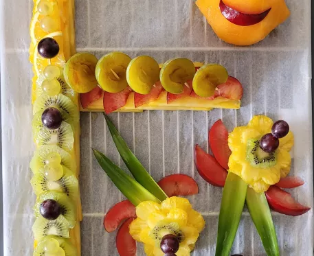 Anniversaire letter fruit F